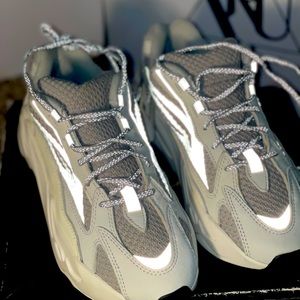 Yeezy Boost 700 V2